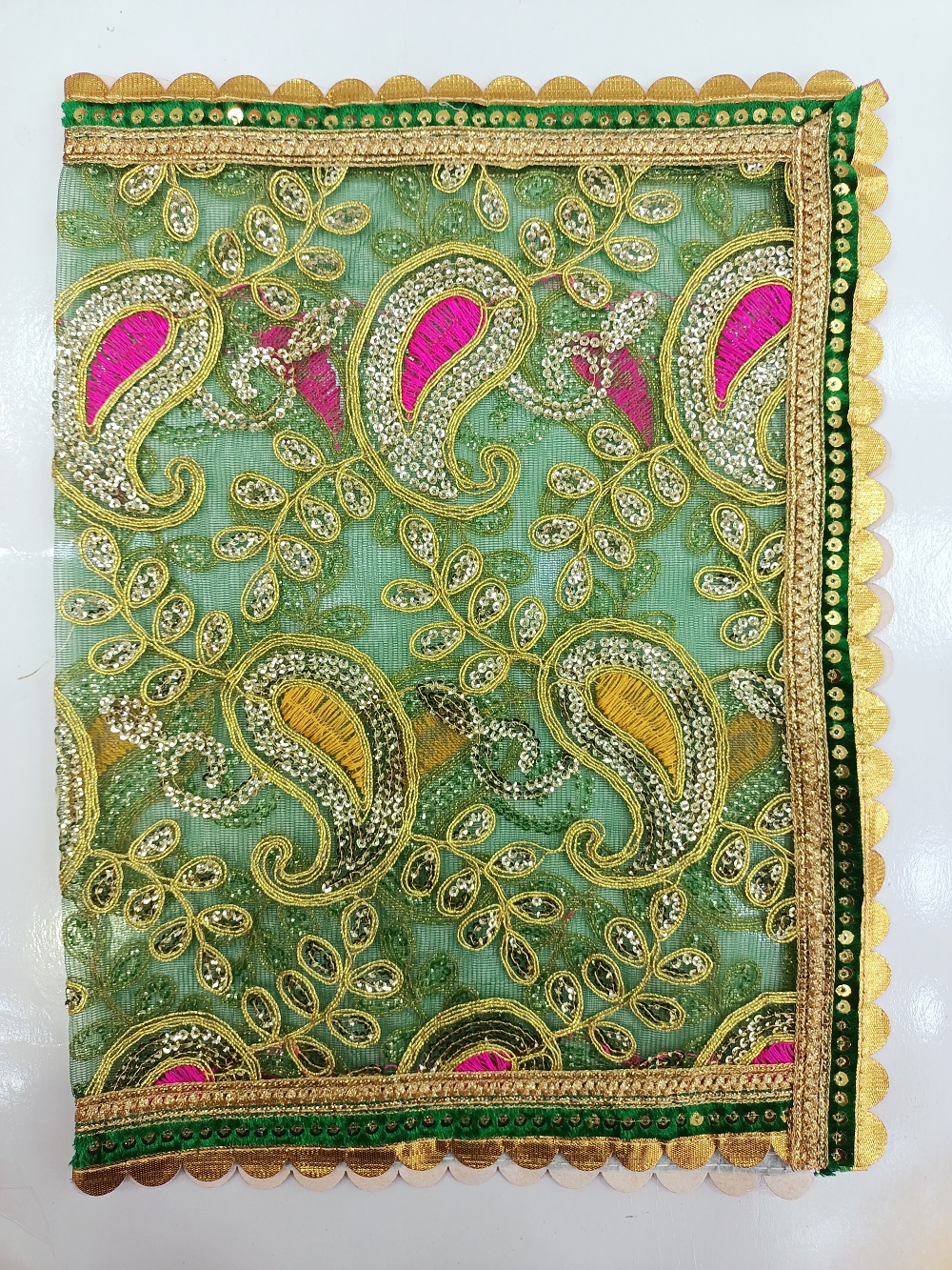 Heavi Kari Chunari | Pooja Ki Chunari 12" x 20"